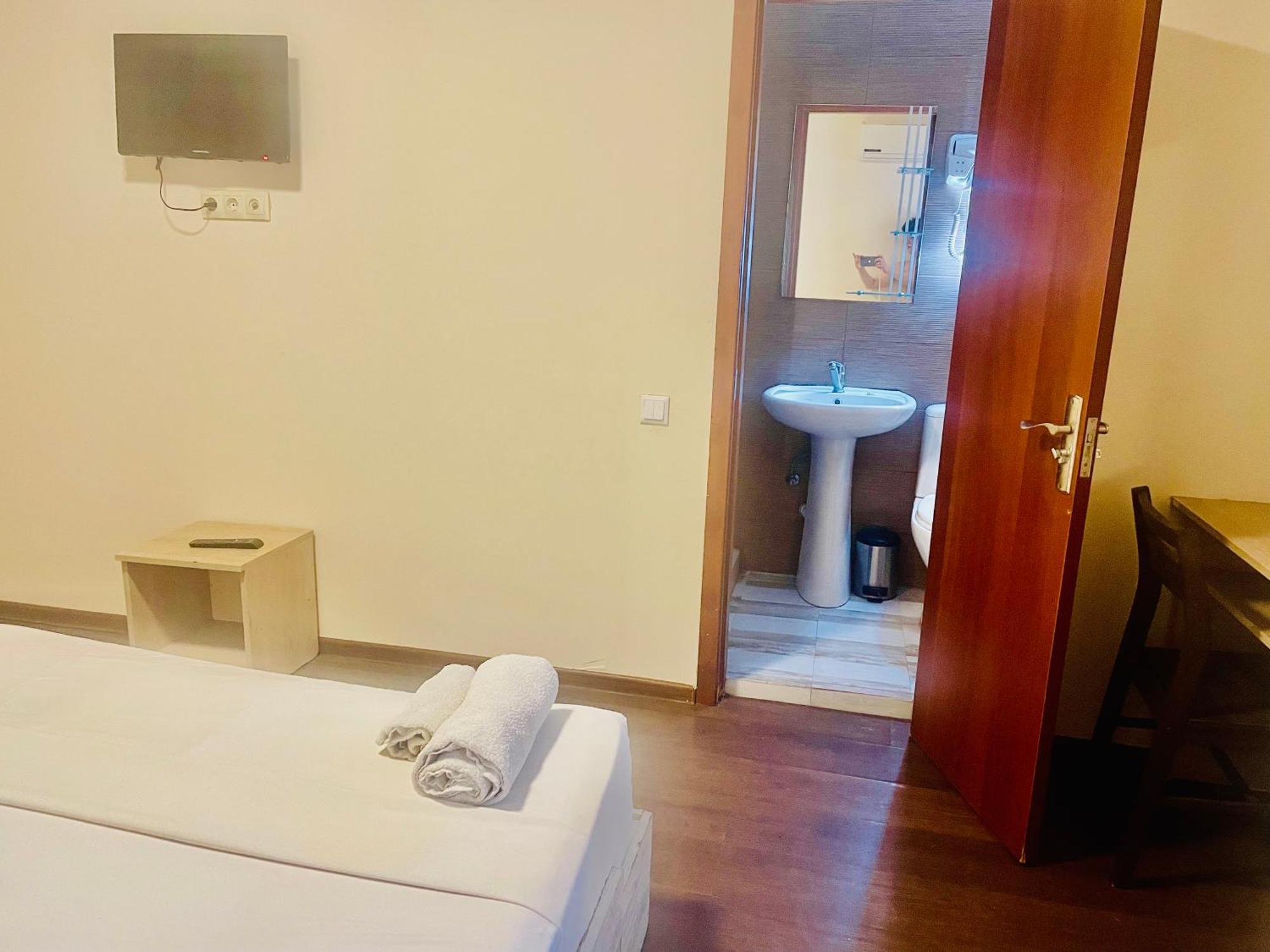 Bon Voyage Vandrarhem Tbilisi Exteriör bild