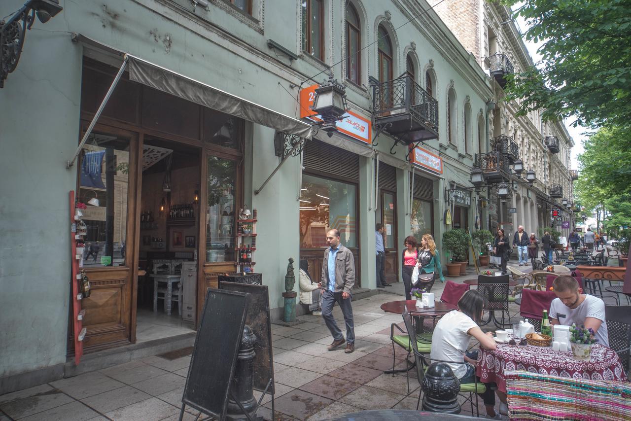 Bon Voyage Vandrarhem Tbilisi Exteriör bild